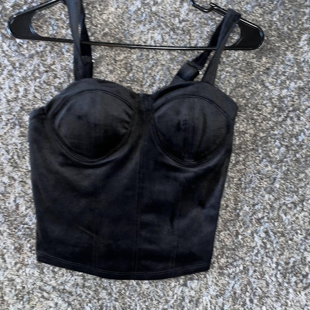 NEVER WORN black velvet top 🩷